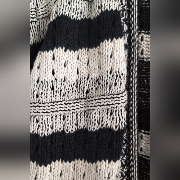 Gorgeous striped cardigan - Picture 2 of 6